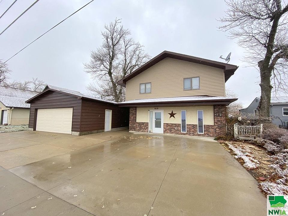 1st image of 810 Lakeshore Dr