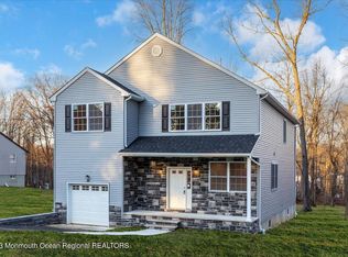 22 Pension Hill Rd, Manalapan, NJ 07726