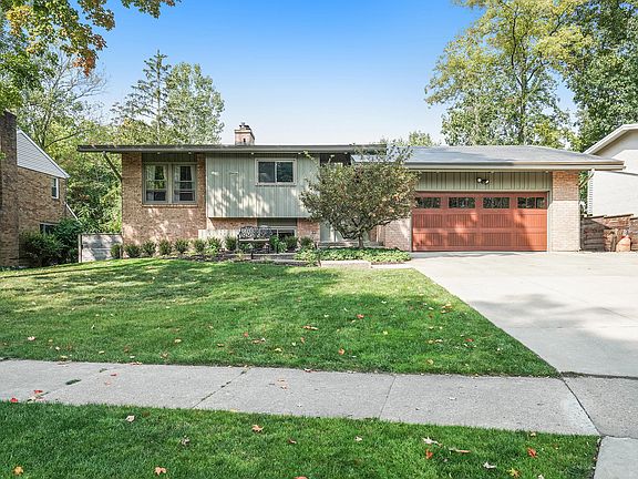 2nd image of 2755 Maplewood Dr SE
