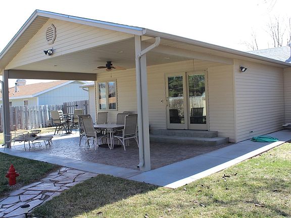5th image of 2614 N Carriage Ln