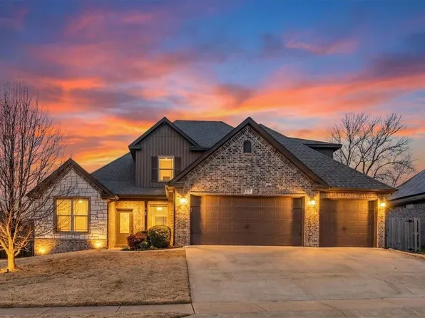 1218 Bradley St, Centerton, AR 72719