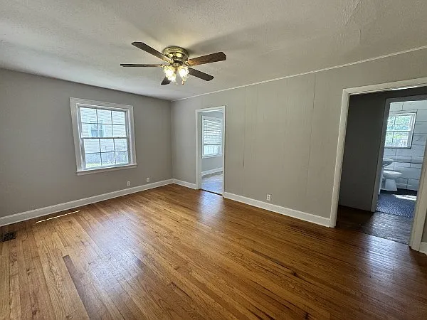 Building Photo - 129 Clearview Dr