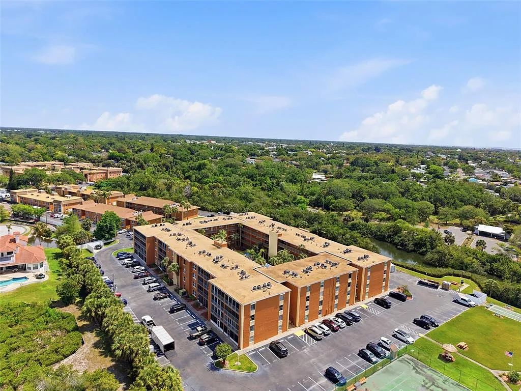 2 bed, 1.0 bath, 980 sqft, $2,000 — Photo 2