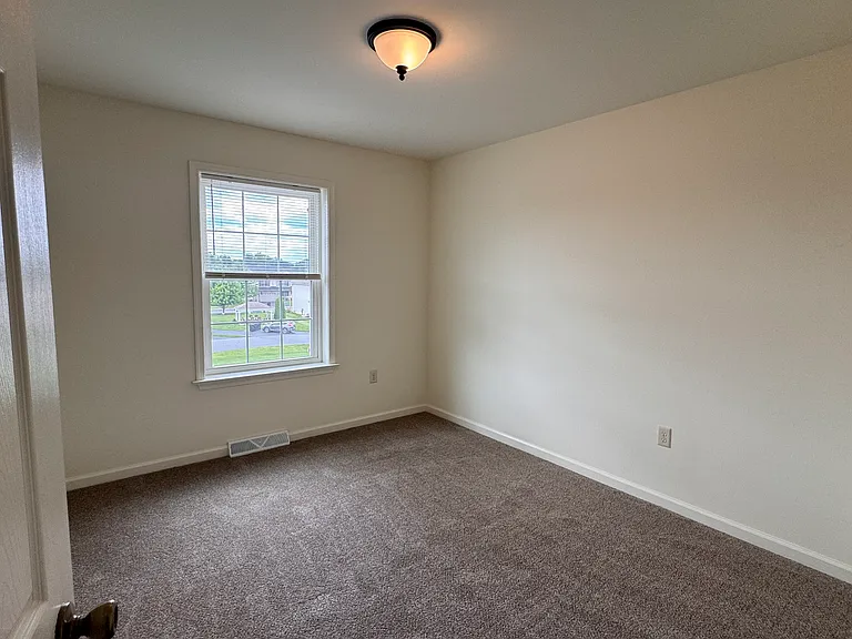 250 Limestone Dr — Photo 21