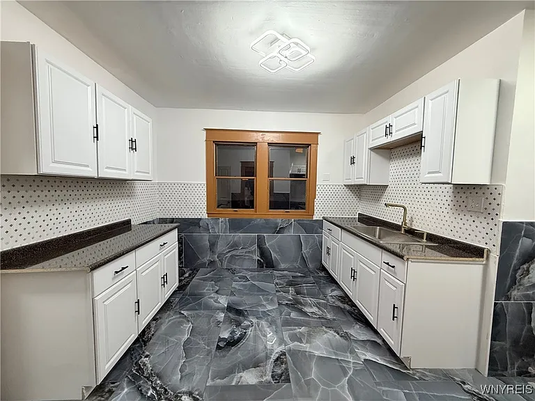 111 Dempster St — Photo 11