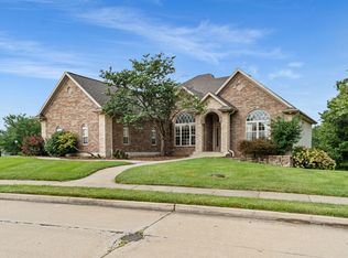 1913 Surrey Ct, Columbia, MO 65203