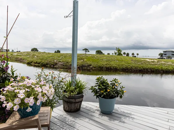 1062 Lionsgate Ln, Gulf Breeze, FL 32563