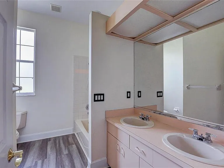 2208 Hampstead Ct — Photo 37
