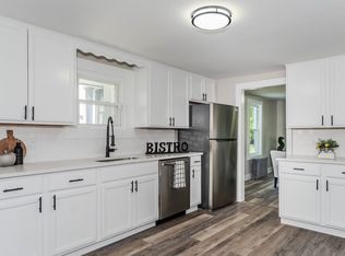 7 2nd Ave, Ware, MA 01082