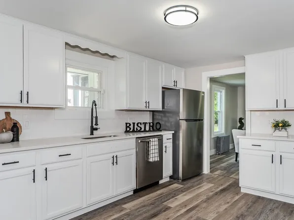 7 2nd Ave, Ware, MA 01082