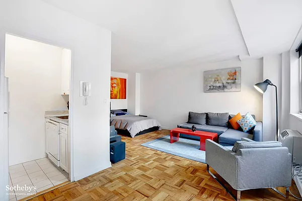 Sold by Sotheby's International Realty | media 11
