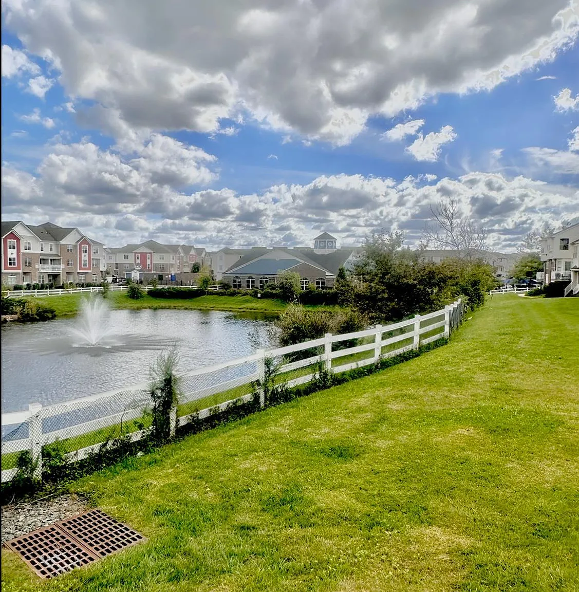 3 bed, 2.5 bath, 1689 sqft, $3,400 — Photo 3