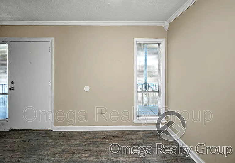 South Court Apartments — Photo 14