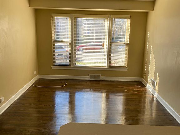 4th image of 8933 S Blackstone Ave APT 2N