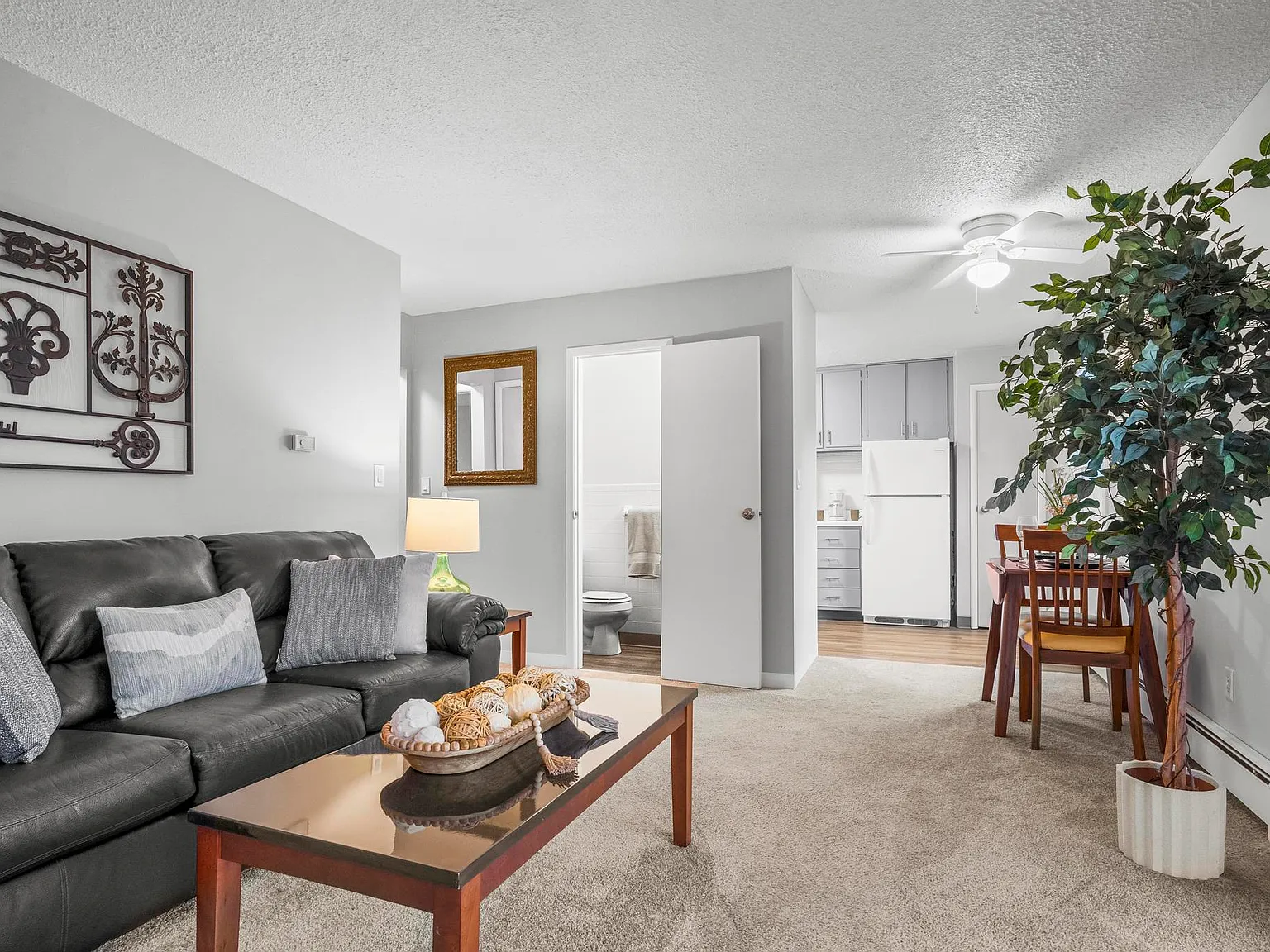 Williamsburg and Portage Pointe Apartments — Photo 2