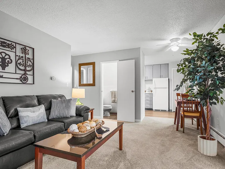 Williamsburg and Portage Pointe Apartments — Photo 2