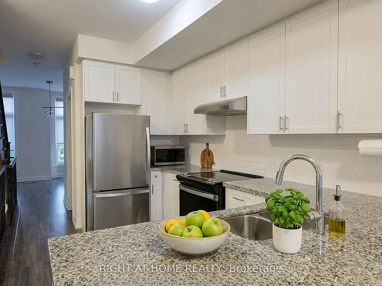 1758 Lawrence Ave W #1 — Photo 11