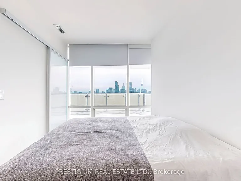 1 Bloor St E #4204 — Photo 22