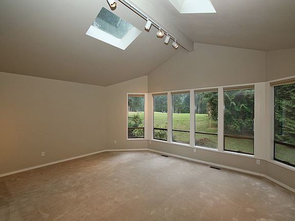 4th image of 2073 211th Ave NE