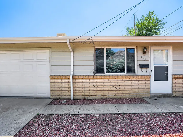 512 Maple St — Photo 2
