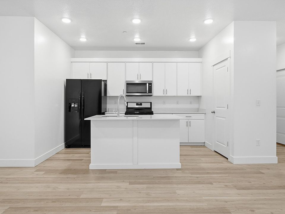 1st image of 475 W 60 S #1-L202