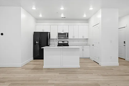 475 W 60 S #1-L202 Photo 1