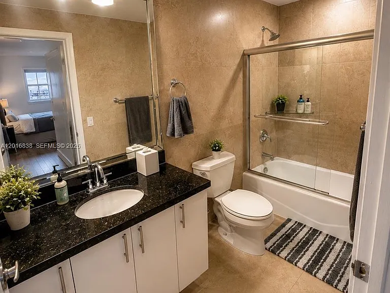 185 SE 14th Ter #1607 — Photo 9
