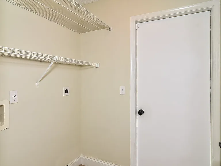 22457 Middletown Dr — Photo 14