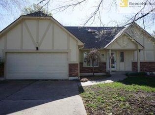 525 SE Country Ln, Lees Summit, MO 64063