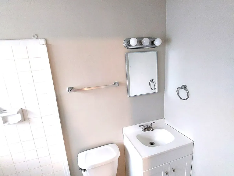 2247 Stella St — Photo 7