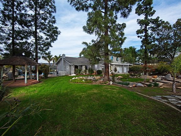 Front grassy area w/gazebo
