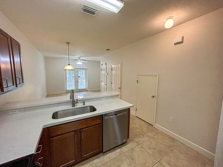 2951 SW 35th Pl #147 — Photo 4