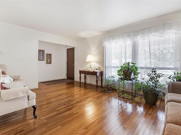 3rd image of 2580 Yorkshire Dr