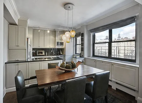 Sold by Warburg | media 10