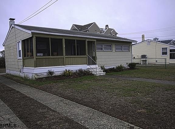 2nd image of 3715 Oxford Ln