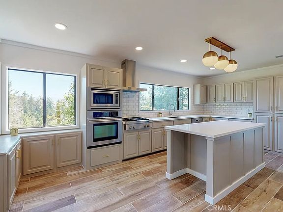 3rd image of 2551 Hillside Dr