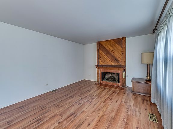 5th image of 235 Pebble Creek Dr