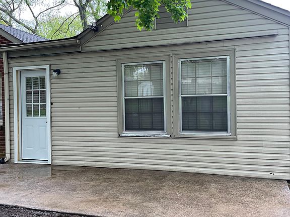 3rd image of 3015 Oakland Ave
