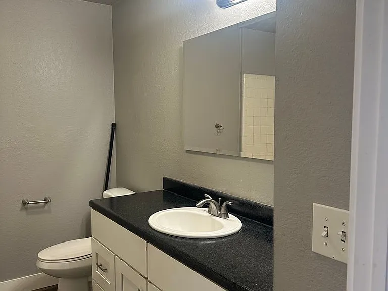 411 N 800 W — Photo 9