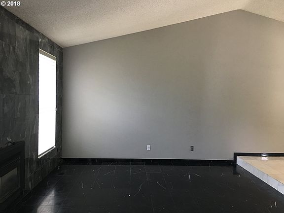 3rd image of 1807 SE Park Crest Ave