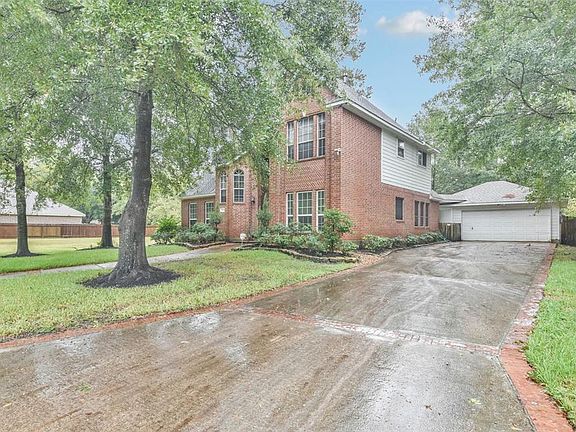 3rd image of 10807 Moorcreek Dr