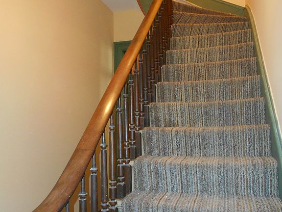 Center stairway, walnut /oak