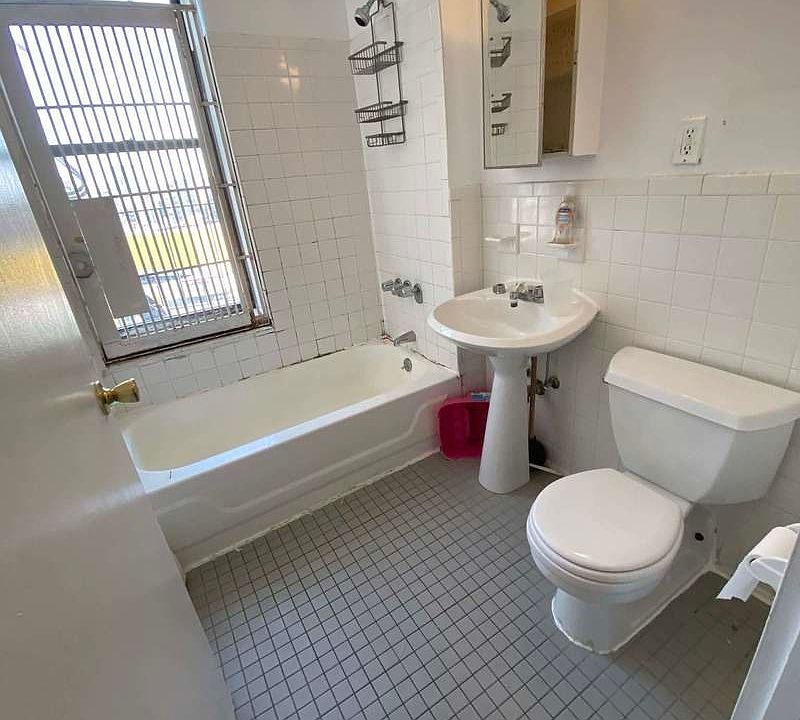 2nd image of 1220 Shakespeare Ave #5DN