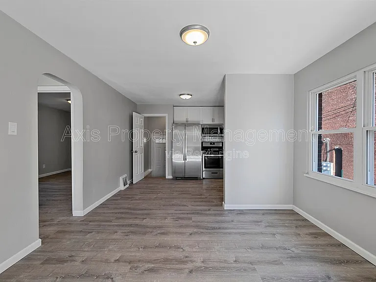 905 Russell Blvd — Photo 2