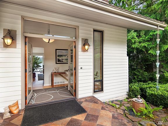 3rd image of 4250 Shoreclub Dr