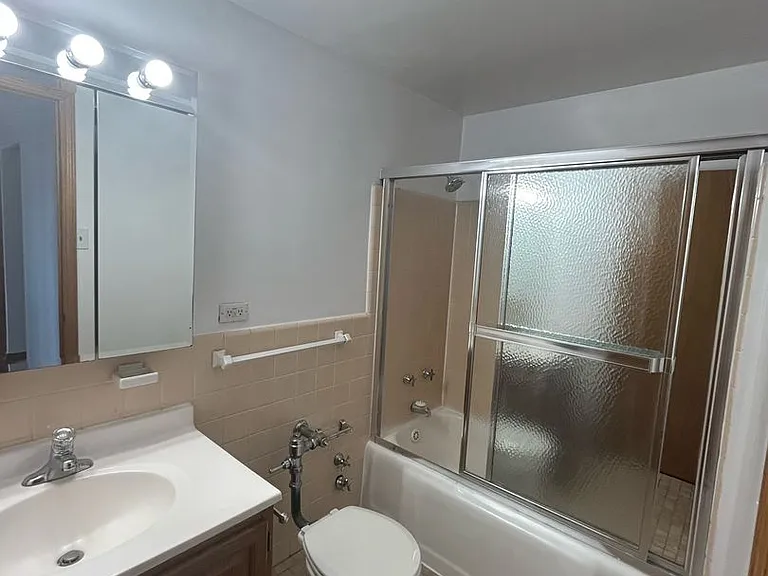 4180 Marine Terrace Apartments — Photo 78