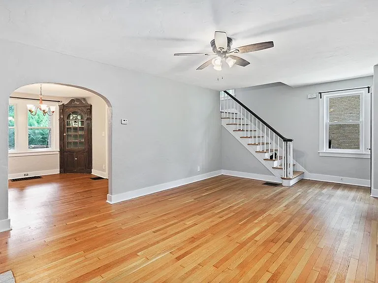 804 Center Ave — Photo 4