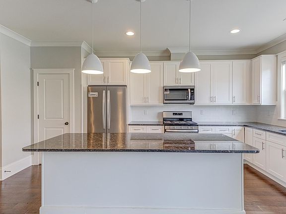 2nd image of 208 Asher Springs Cir