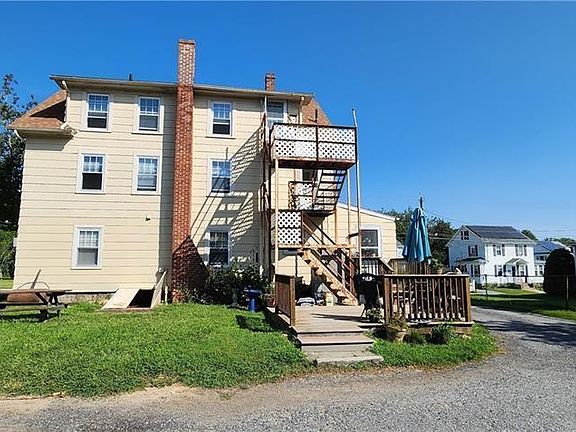 3rd image of 90 Thames St APT 3