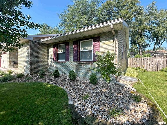 3rd image of 6719 N Parkwood Dr